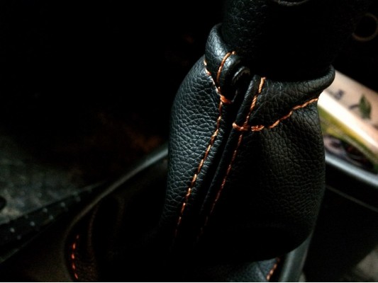 Перетяжка рычага и чехла КПП